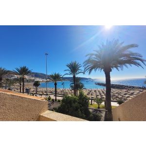 Sunny beach-front  house 